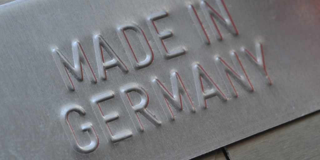 In Metall geprägter Schriftzug: Made in Germany