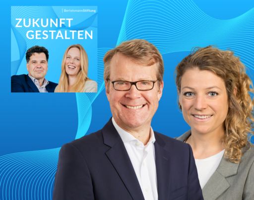 Posthofen (rechts). Im Hintergrund sind die Moderator:innen des Podcasts, Jochen Arntz und Malva Sucker, zu sehen.