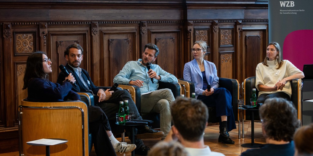 Teilnehmer:innen der Podiumsdiskussion