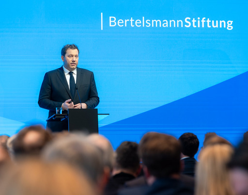 Vizekanzler und Bundesfinanzminister Lars Klingbeil (SPD) in Berlin bei der Veranstaltung "Wie modernisieren wir Deutschland? der Bertelsmann Stiftung