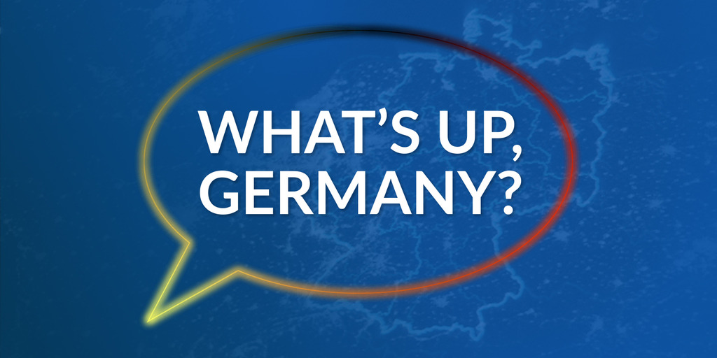 Umrisse der Deutschlandkarte, auf der eine Sprechblase mit dem Schriftzug "What's up, Germany?" liegt.