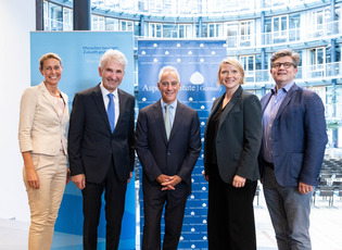 Picture with Andreas Pinkwart, Eckart von Kaeden, Cathryn Cl&uuml;ver Ashbrook and Stormy-Annika Mildner