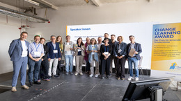 Foto mit den Projektverantwortlichen und den Preisträger:innen des Change Learning Awards