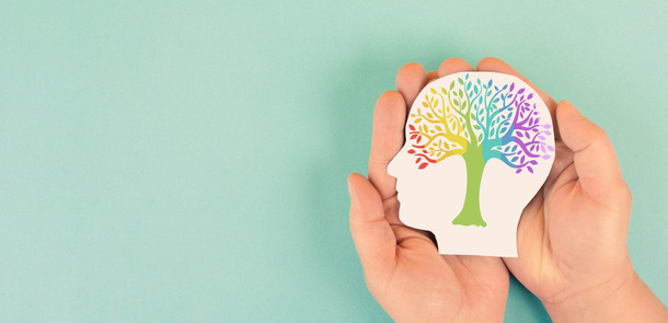 Mind with colorful tree, mental health, positive attitude and inspiration, creative thinking brain, personal development, diversity and equality(© © Berit Kessler - stock.adobe.com)