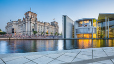 Berlin government district with Reichstag and Paul Löbe Haus at dusk, Germany(© © JFL Photography - stock.adobe.com)