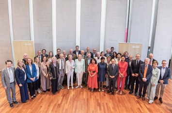 Gruppenfoto der Teilnehmer:innen des 25. Salzburger Trilogs