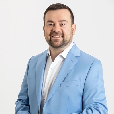 Portraitfoto von Dimitrios Axourgos