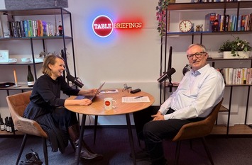 Christian Hanelt at the table briefing.