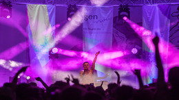 Bühnenbild des Kosmos Festivals 2025