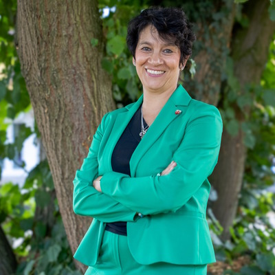 Portraitfoto von Dr. Tagrid Yousef