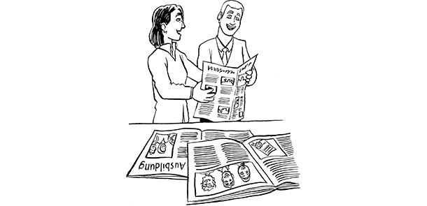 Zwei Mitarbeiter der Bertelsmann Stiftung lesen in Zeitungen und Zeitschriften Artikel zu Ausbildungen