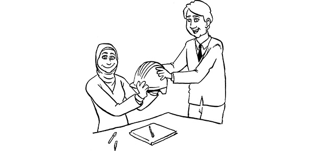 2 Jugendliche, weiblich mit Kopftuch, maennlich mit Helm