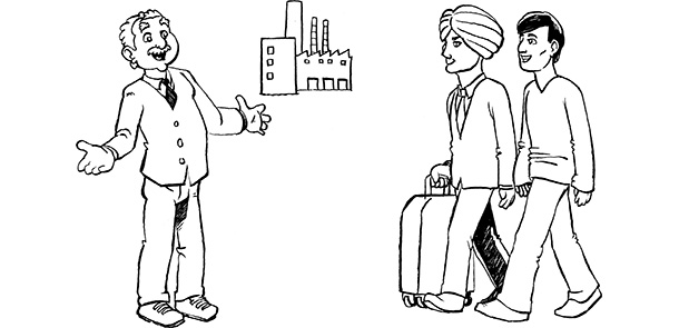 Erleichterter Direktor vor Fabrik, der zwei junge Azubis aus Indien begrueßt