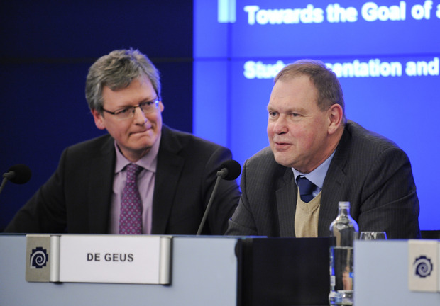 László Andor and Aart De Geus sitting on the panel