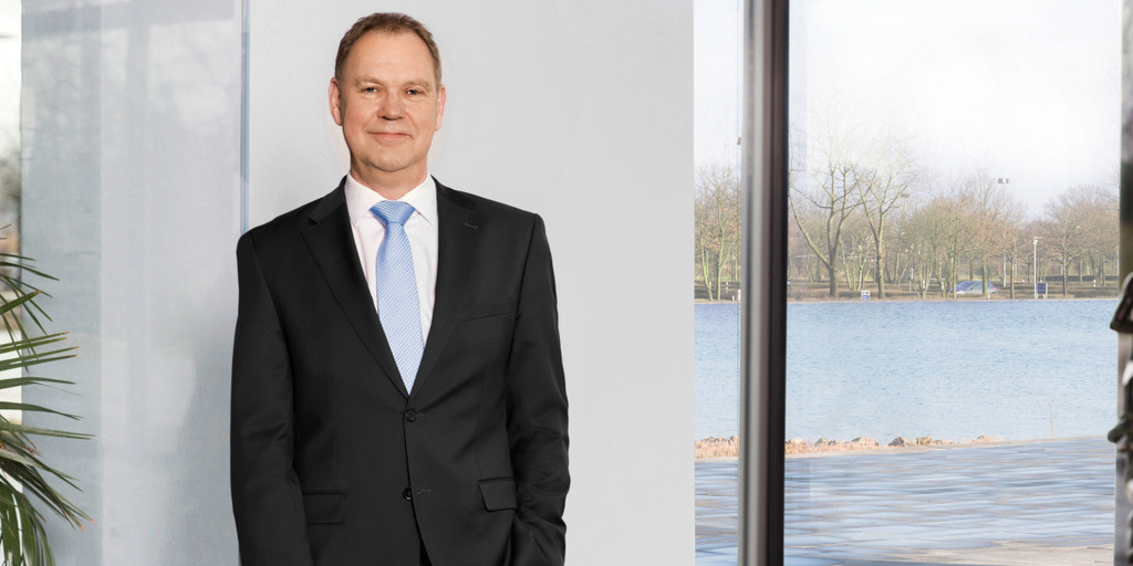 Portait photo of Aart De Geus, chairman and CEO of the Bertelsmann Stiftung