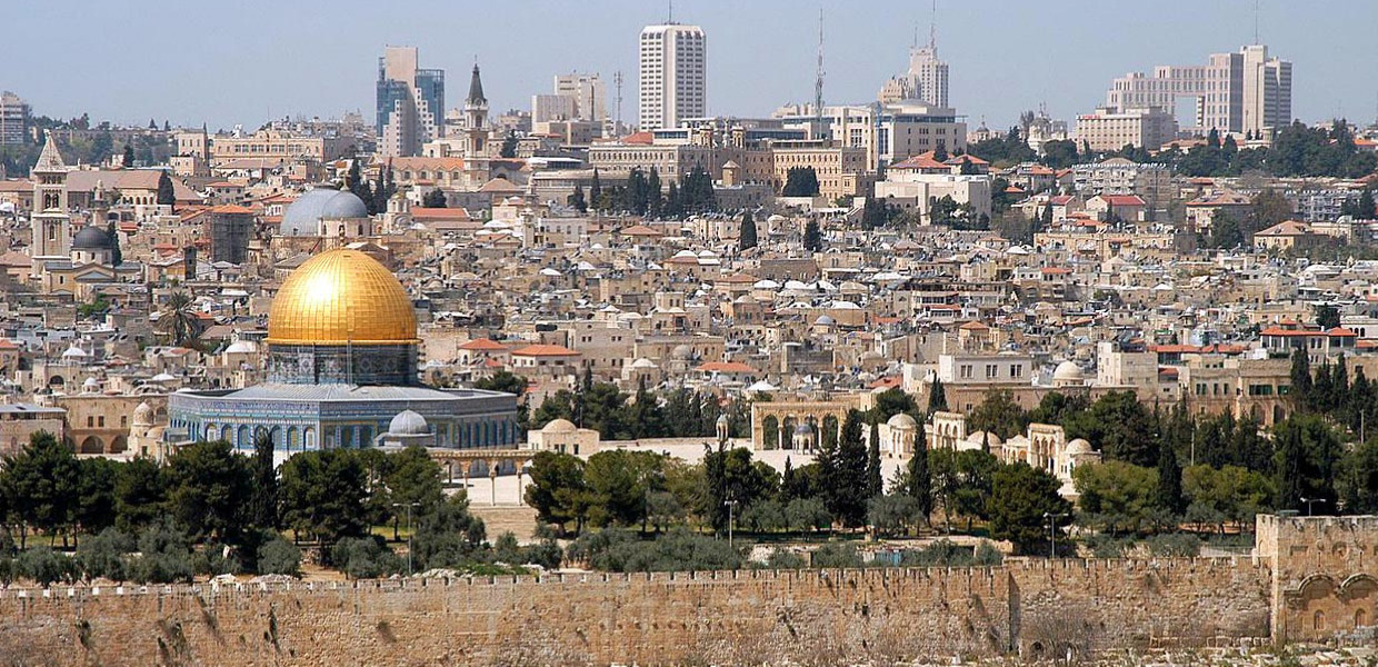 (© Wayne McLean (Jgritz) / Wikimedia Commons - CC BY 2.0, https://creativecommons.org/licenses/by/2.0/deed.de) Blick auf die Altstadt von Jerusalem