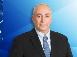 Chemi_Peres__Credit-Yoram Reshef_Original_92650_frei_TeaserFP_D.jpg(© © Yoram Reshef; Vector_Corp - Freepik.com)