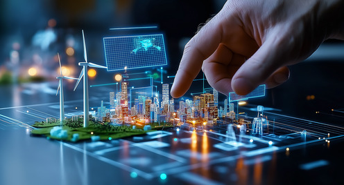 Eine Hand zeigt auf eine virtuelle Darstellung einer Stadt mit Solar- und Windenergieanlagen. Das Bild ist dunkel in Blautönen gehalten. 