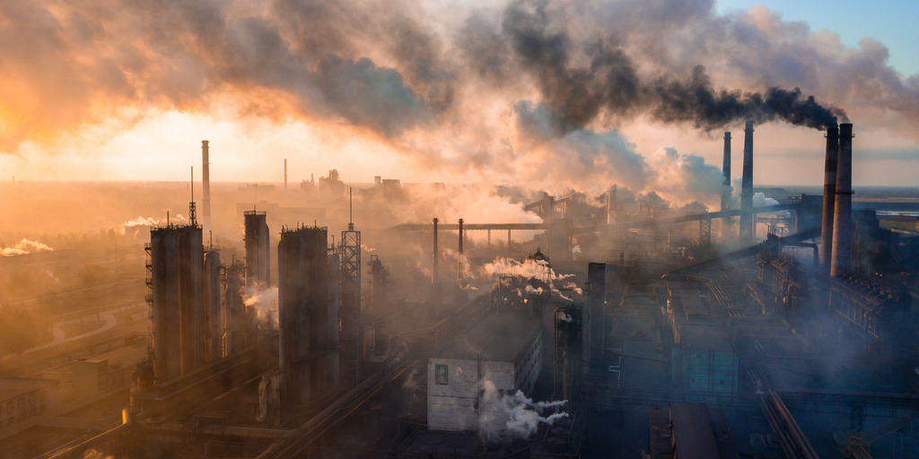 Industrie mit viel Rauch