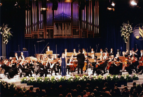 Eteri Gavazava begleitete vom Kölner Rundfunk-Sinfonie-Orchester unter dem Dirigat von Steven Sloane