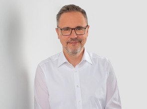 Dr. Thorsten  Hellmann