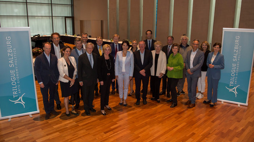 Gruppenbild der Teilnehmer:innen des Salzburger Trilogs 2021