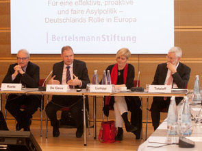 _R8P4668_runde_Tisch_2017.jpg_ST-IFT(© Thomas Kunsch)