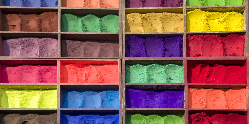 Rechteckige Fächer mit bunten Farben