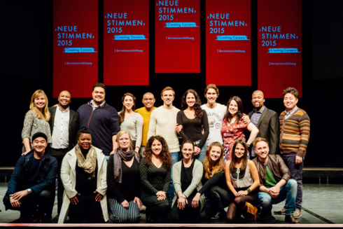 Foto mit allen 19 Semifinalisten in der Stadthalle am 20. Oktober 2015