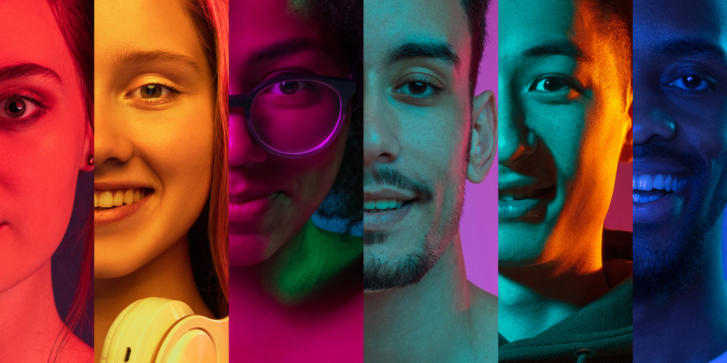 Köpfe von jungen Menschen in verschiedenen farbigen Filtern