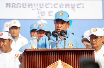 Prime Minister Hun Sen addresses the crowd during Cambodia People Party's election campaign in Phnom Penh, 27 July 2018.