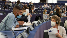 Bürger:innen diskutieren  im EP Straßburg