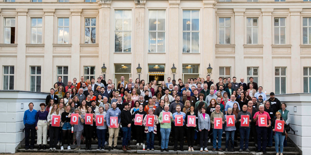 Gruppenbild vom ersten Treffen des Bürgerrates im Forum gegen Fakes am 16.03.2024