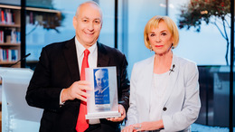 Nechemia J. Peres, der Reinhard Mohn Preisträger 2020, mit Liz Mohn, Bertelsmann Stiftung