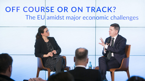 Paschal Donohoe, irischer Minister für öffentliche Ausgaben und Präsident der Eurogruppe, im Gespräch mit Dr. Katharina Gnath
