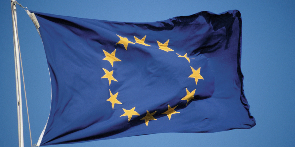 Europaflagge weht im Wind