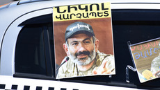 Nikol_Pashinyan_poster_on_car.jpg(© Yerevantsi / Wikimedia Commons - CC-BY-SA 4.0, https://creativecommons.org/licenses/by-sa/4.0/)