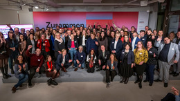 Gruppenbild der Preisträger:innen am Wettbewerb "Zusammen wachsen"