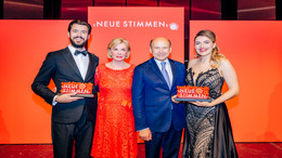 Photo of NEUEN STIMMEN 2022 winner Francesca Pia Vitale und Carles Pachon together with Liz Mohn and Dominique Meyer