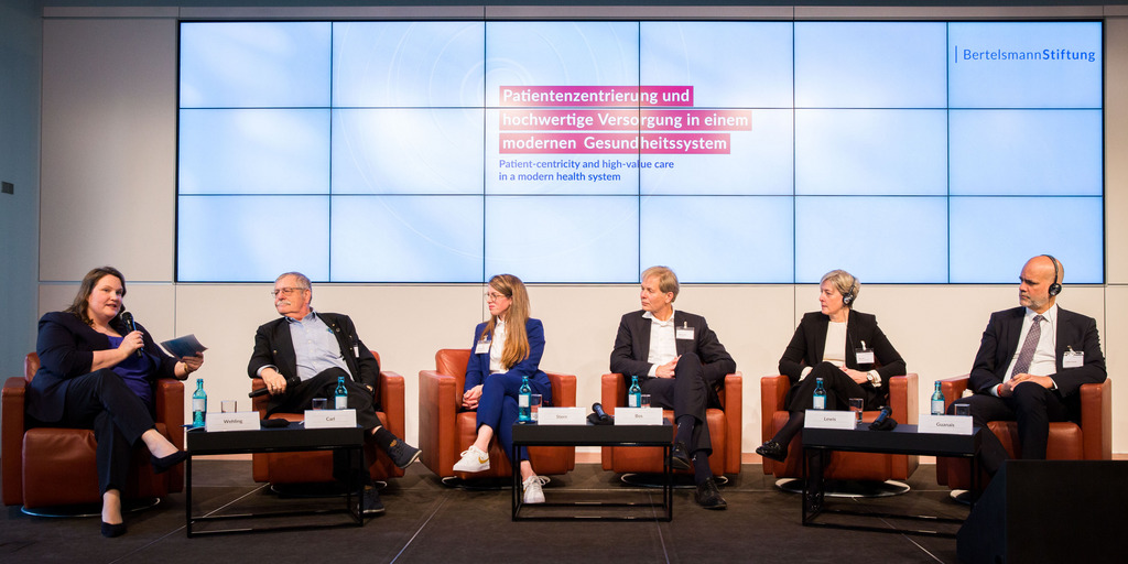 Picture of the panellists during the plenary panel discussion