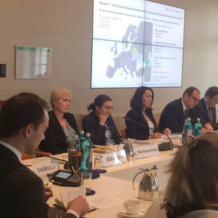 Teilnehmer des Experten-Round-Table zur Östlichen Partnerschaft der EU während der Diskussion