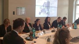 Teilnehmer des Experten-Round-Table zur Östlichen Partnerschaft der EU während der Diskussion