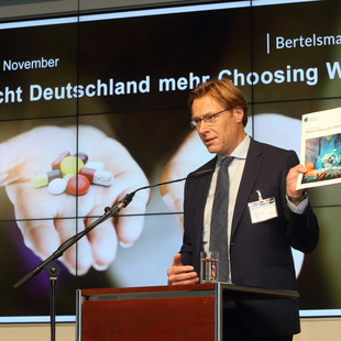 Dr. Huib Cense, niederländischer Chirurg, referiert über Choosing Wisely in den Niederlanden