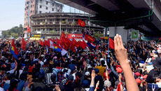 Protesters participate in an anti-military rally(© Voice of America Burmese / Wikimedia Commons - CC0, Public Domain)