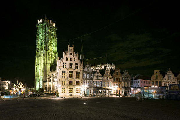 Der Grote Markt in Mechelen bei Nacht