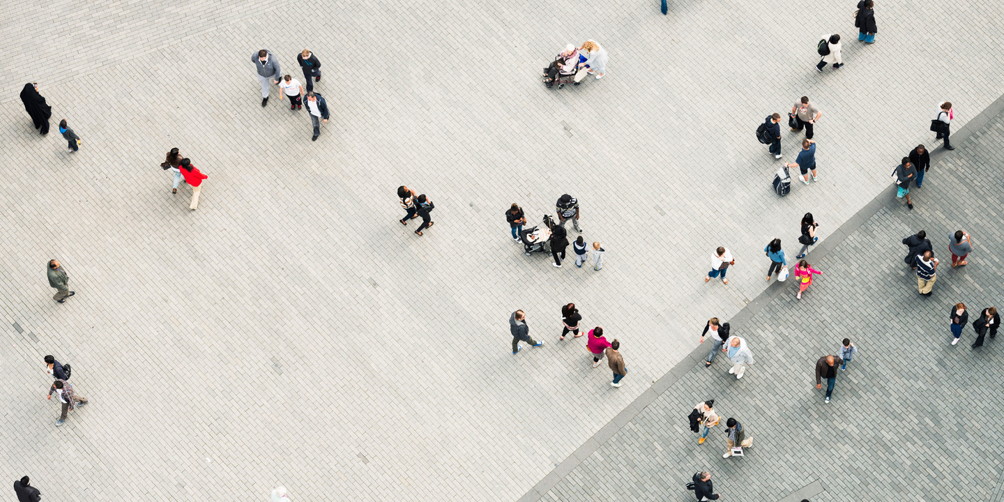 Menschen in Fußgängerzone