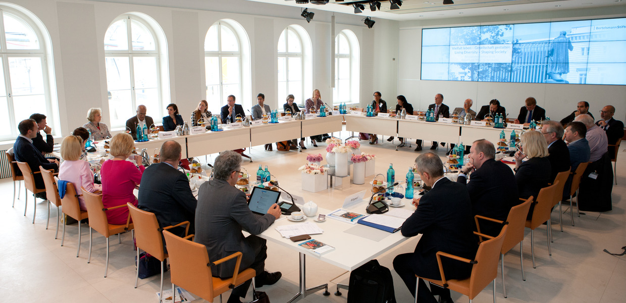 (© Thomas Kunsch) Die Teilnehmerrunde des Reinhard Mohn Preis Round Table 2018 am 16.05.2018 in Berlin