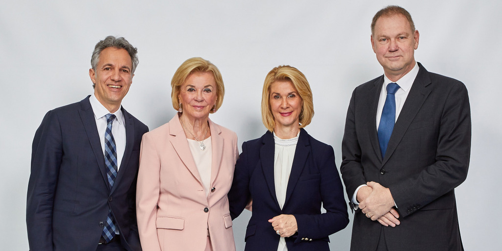 Group photo of the four members of the Bertelsmann Stiftung's Executive Board, Aart De Geus, Liz Mohn, Brigitte Mohn and Jörg Dräger.