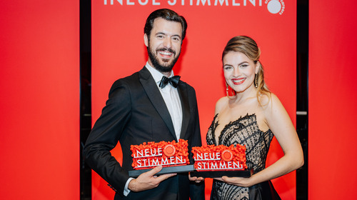 After winning the NEUE STIMMEN 2022 competition, the winners Francesca Pia Vitale and Carles Pachon pose for a picture.