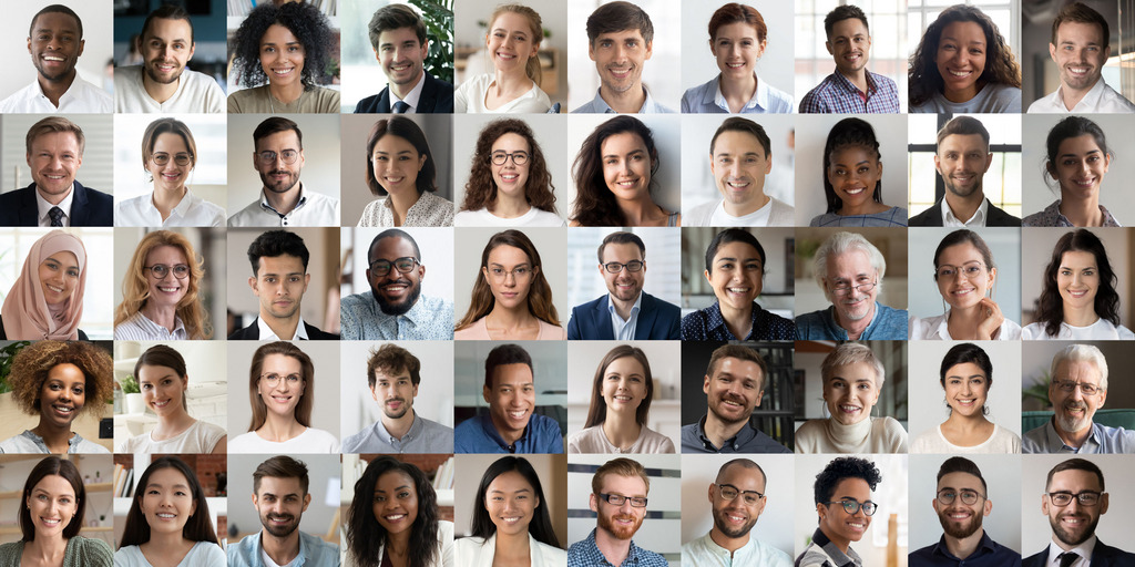 ein Bild mit vielen kleinen Portrait-Bildern von unterschiedlich aussehenden Menschen
